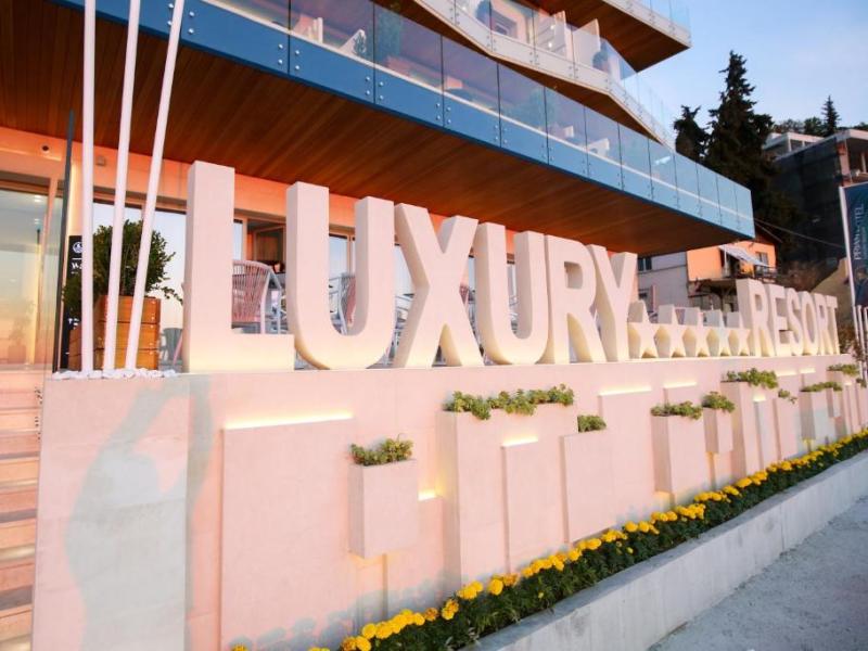 Priam Hotel Luxury Resort