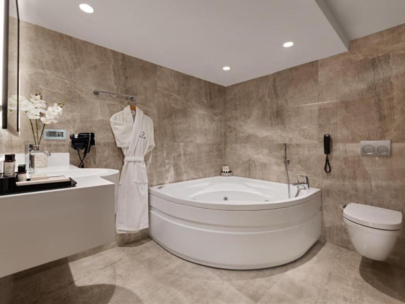 Gleam Collection Hotel