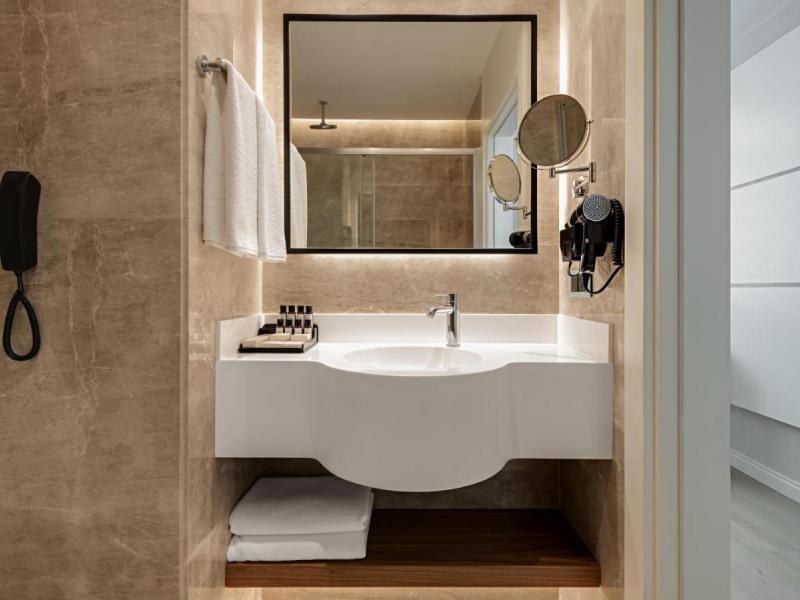 Gleam Collection Hotel