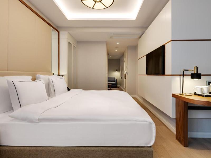 Gleam Collection Hotel