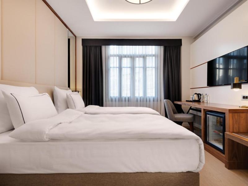 Gleam Collection Hotel