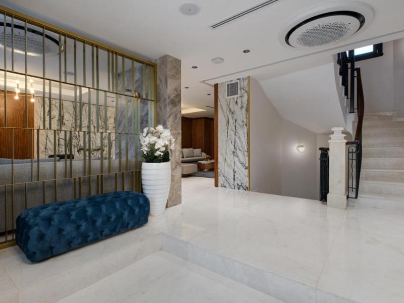 Gleam Collection Hotel