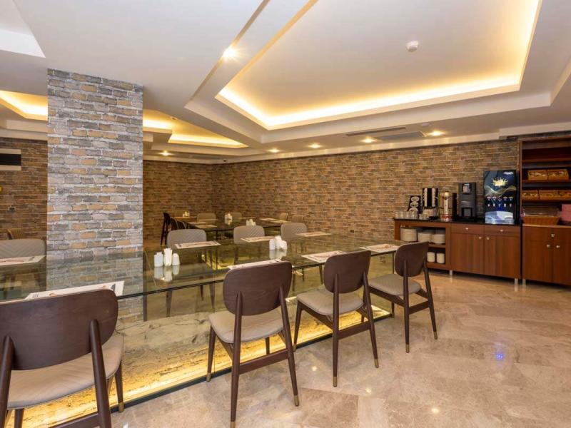 Ravi Hotel