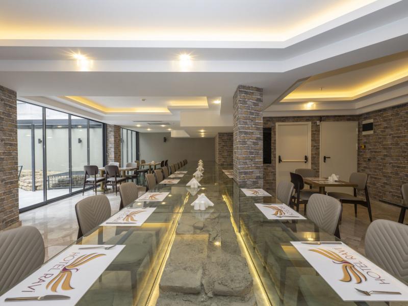 Ravi Hotel