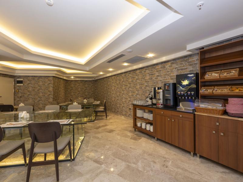 Ravi Hotel