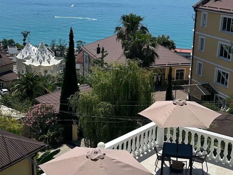 Ani Loo Hotel