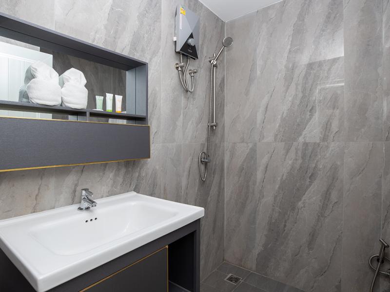 iCheck inn Darisa Patong