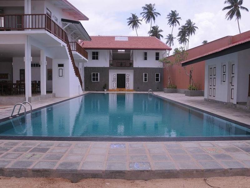 The Beach Hotel Oasis Bridge (Ambalangoda)