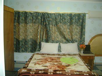 Isis Hotel 2
