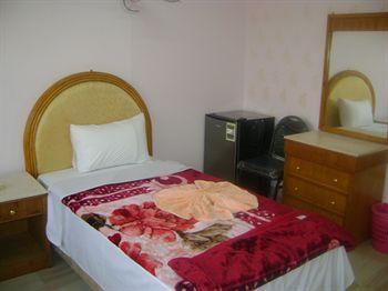 Isis Hotel 2