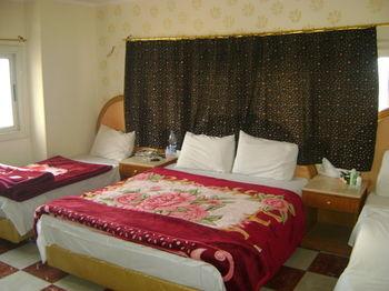 Isis Hotel 2