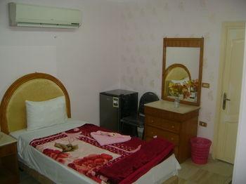 Isis Hotel 2