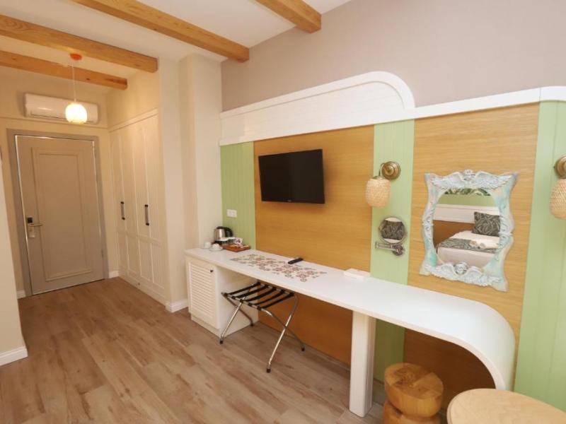 Dolphin Park Hotel