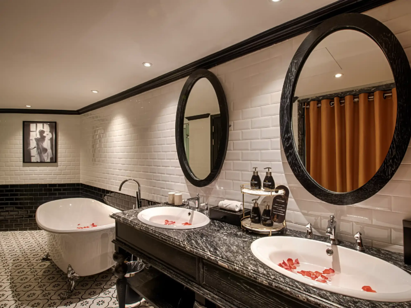 Monarque Hotel Danang