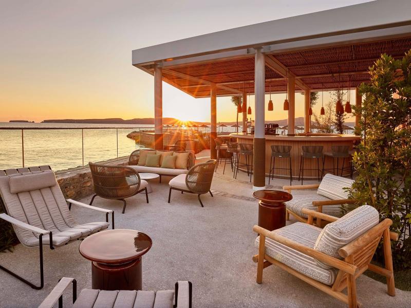 W Costa Navarino