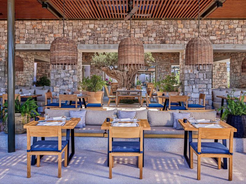 W Costa Navarino
