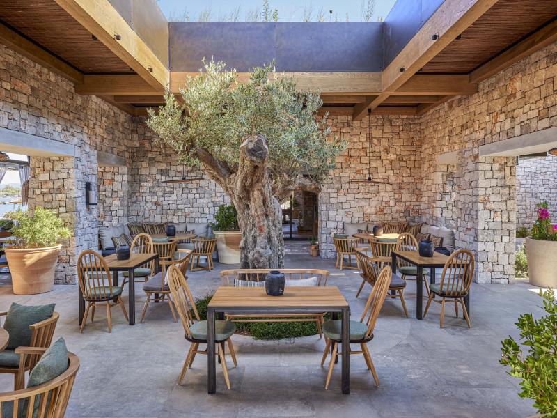W Costa Navarino