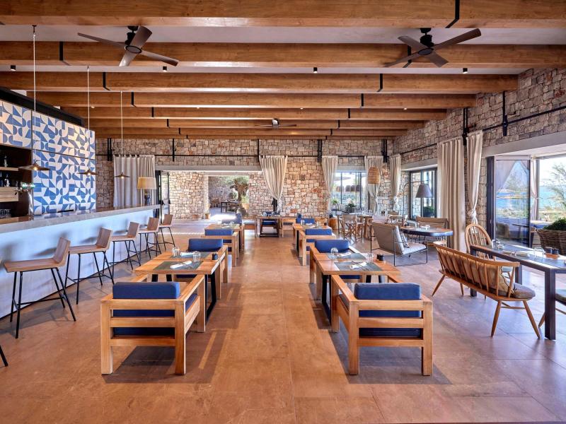 W Costa Navarino