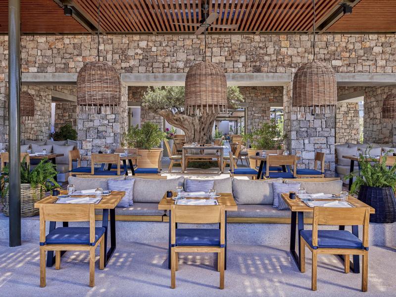 W Costa Navarino