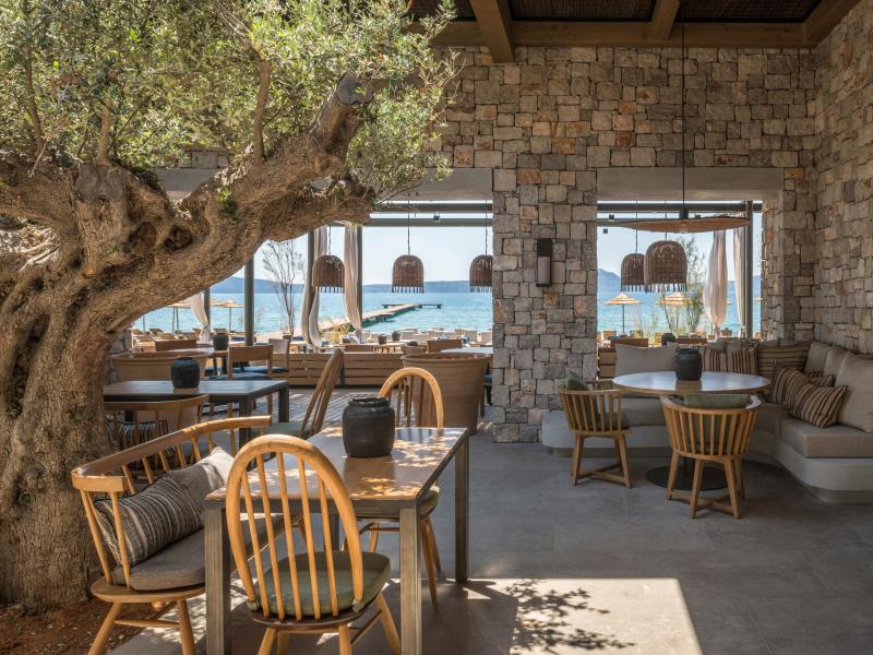 W Costa Navarino