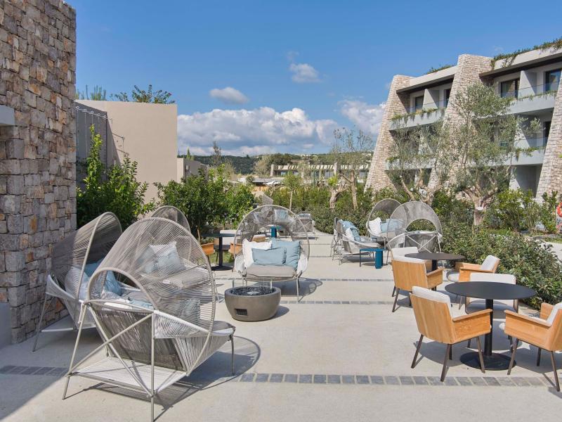 W Costa Navarino