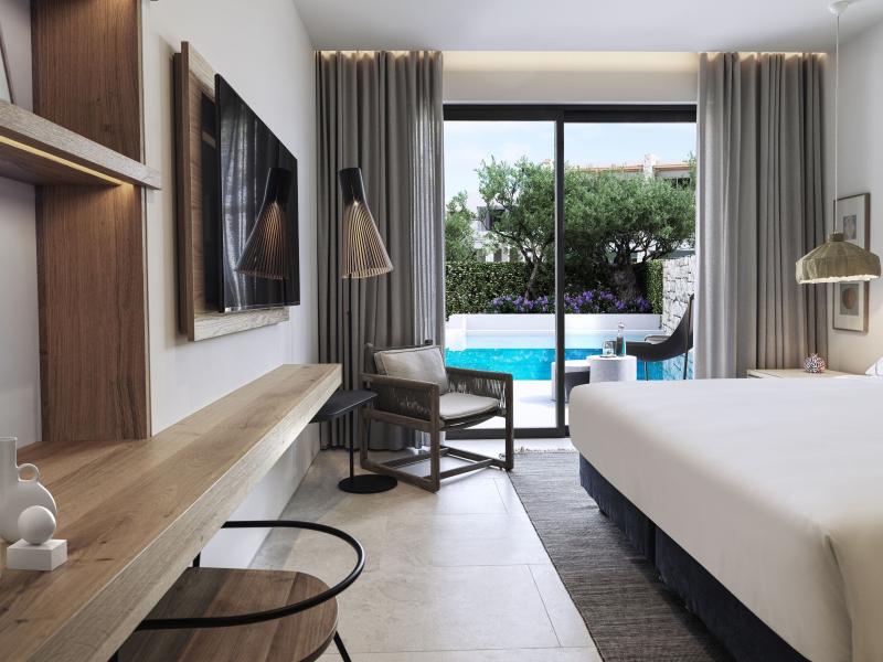 W Costa Navarino