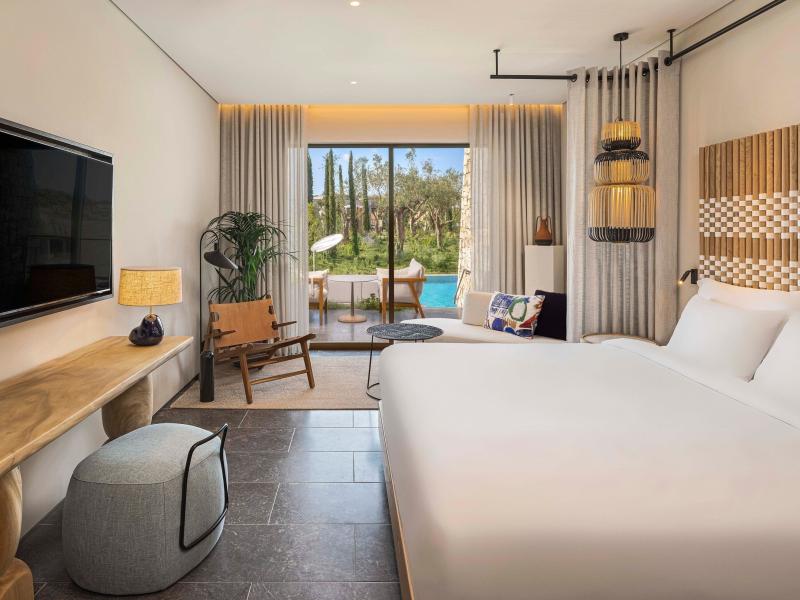 W Costa Navarino