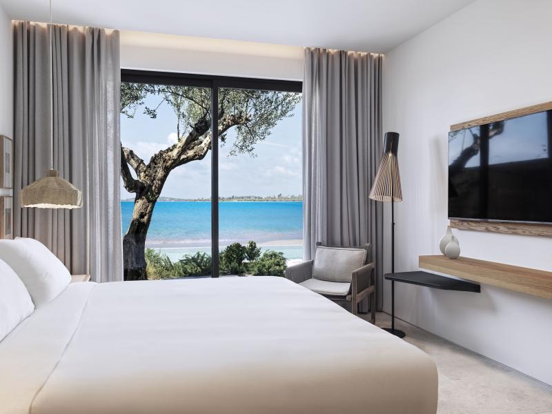 W Costa Navarino
