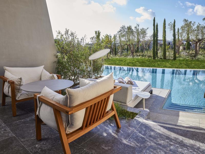 W Costa Navarino