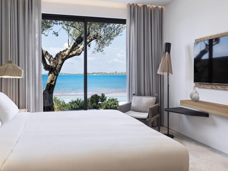 W Costa Navarino