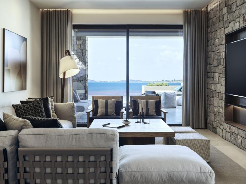 W Costa Navarino