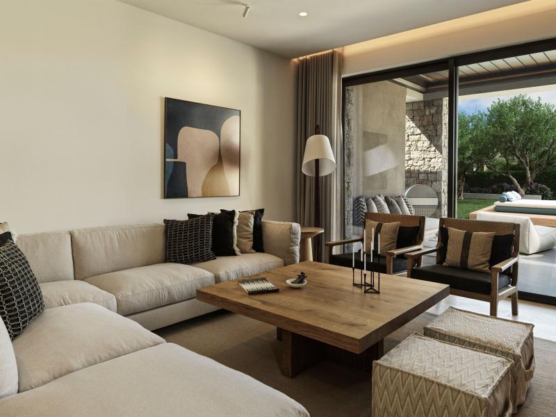 W Costa Navarino