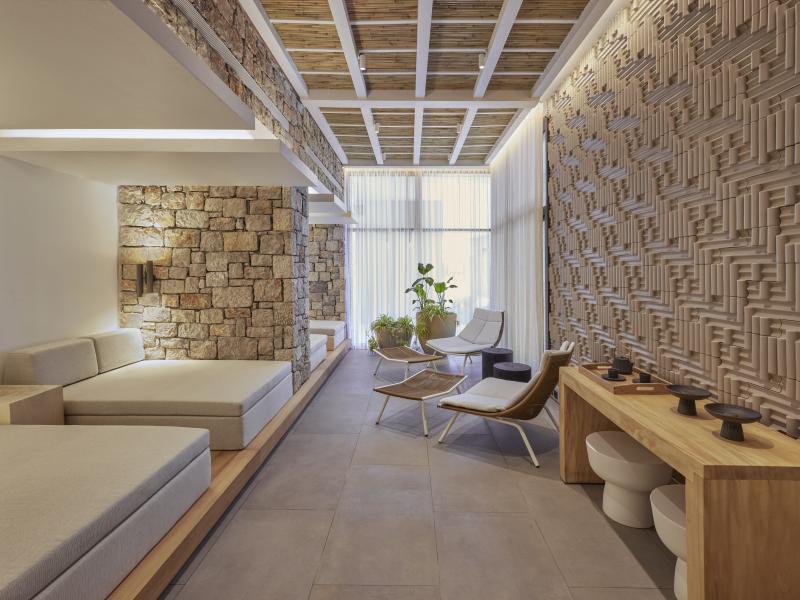 W Costa Navarino