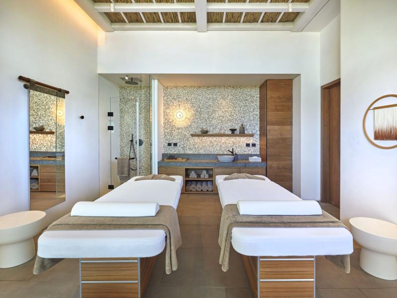W Costa Navarino