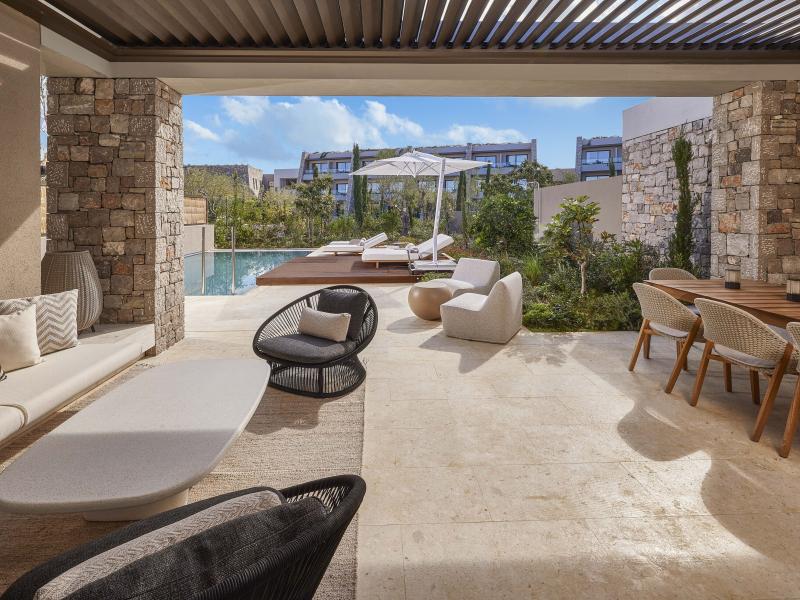 W Costa Navarino
