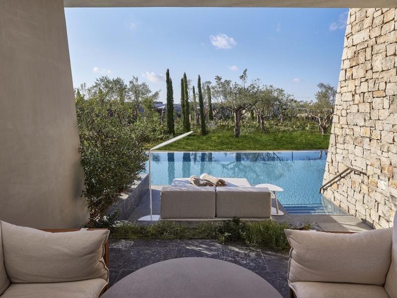 W Costa Navarino