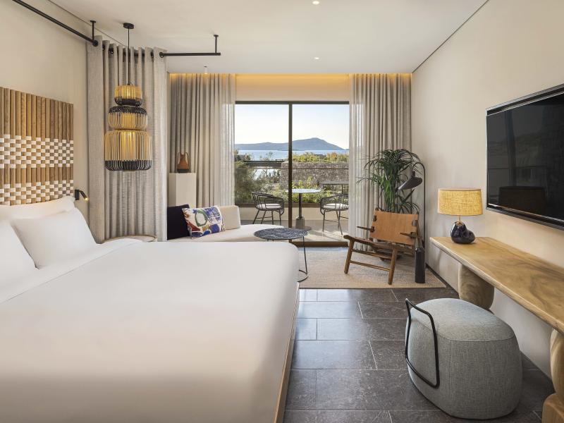 W Costa Navarino