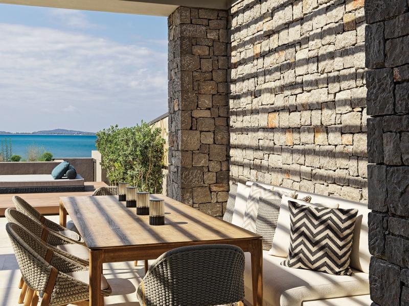 W Costa Navarino