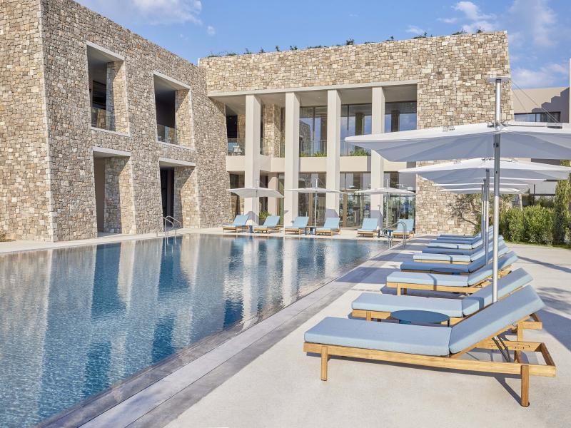 W Costa Navarino
