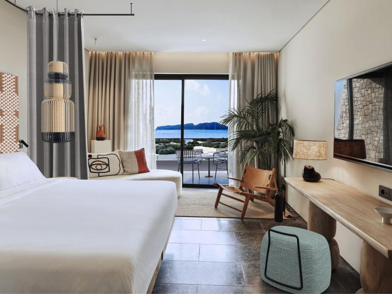 W Costa Navarino