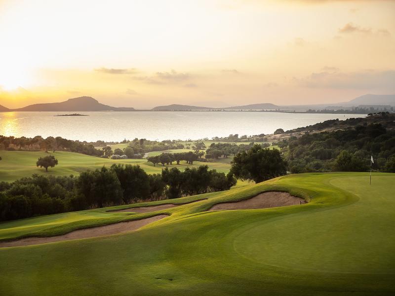 W Costa Navarino