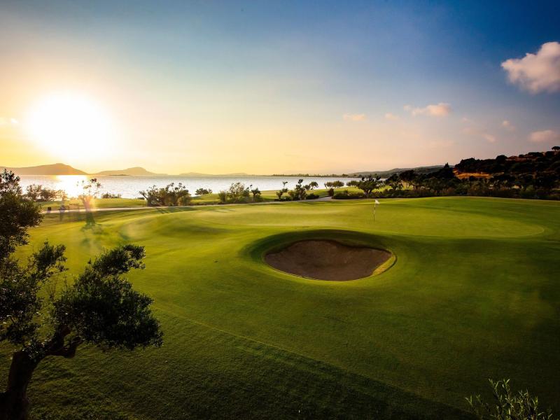 W Costa Navarino