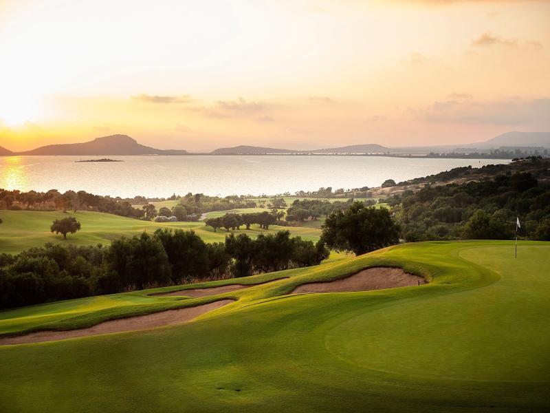 W Costa Navarino