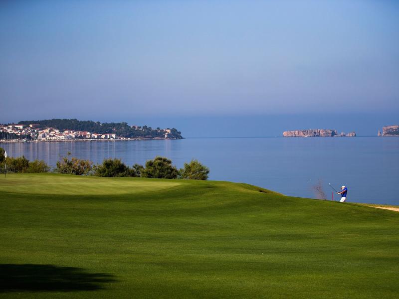 W Costa Navarino