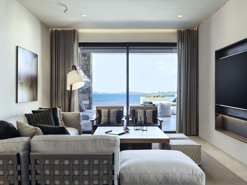 W Costa Navarino