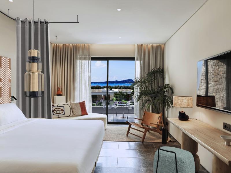 W Costa Navarino