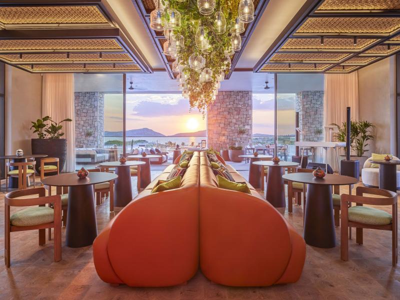 W Costa Navarino