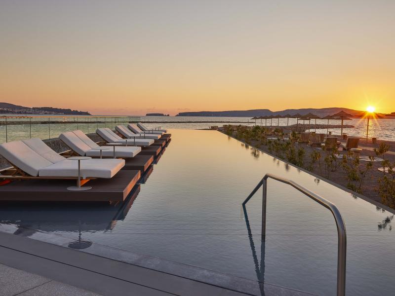 W Costa Navarino