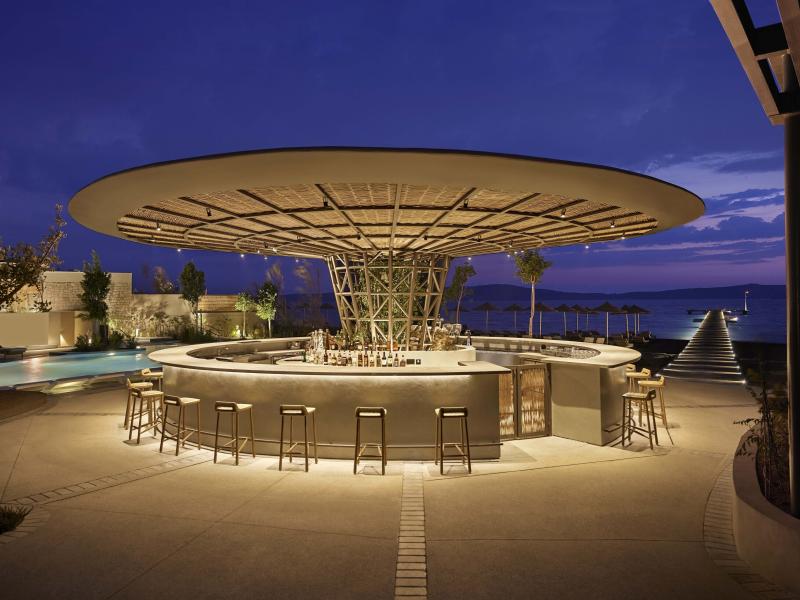 W Costa Navarino