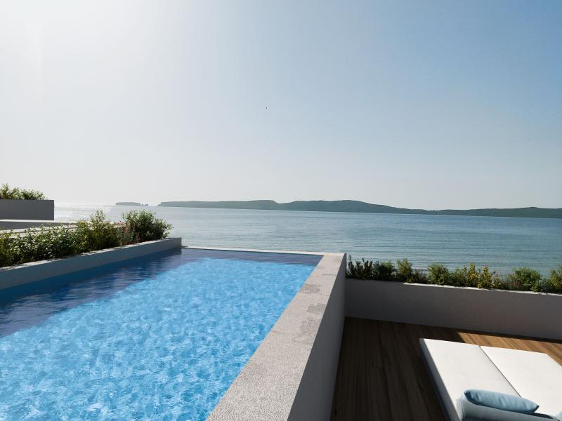 W Costa Navarino